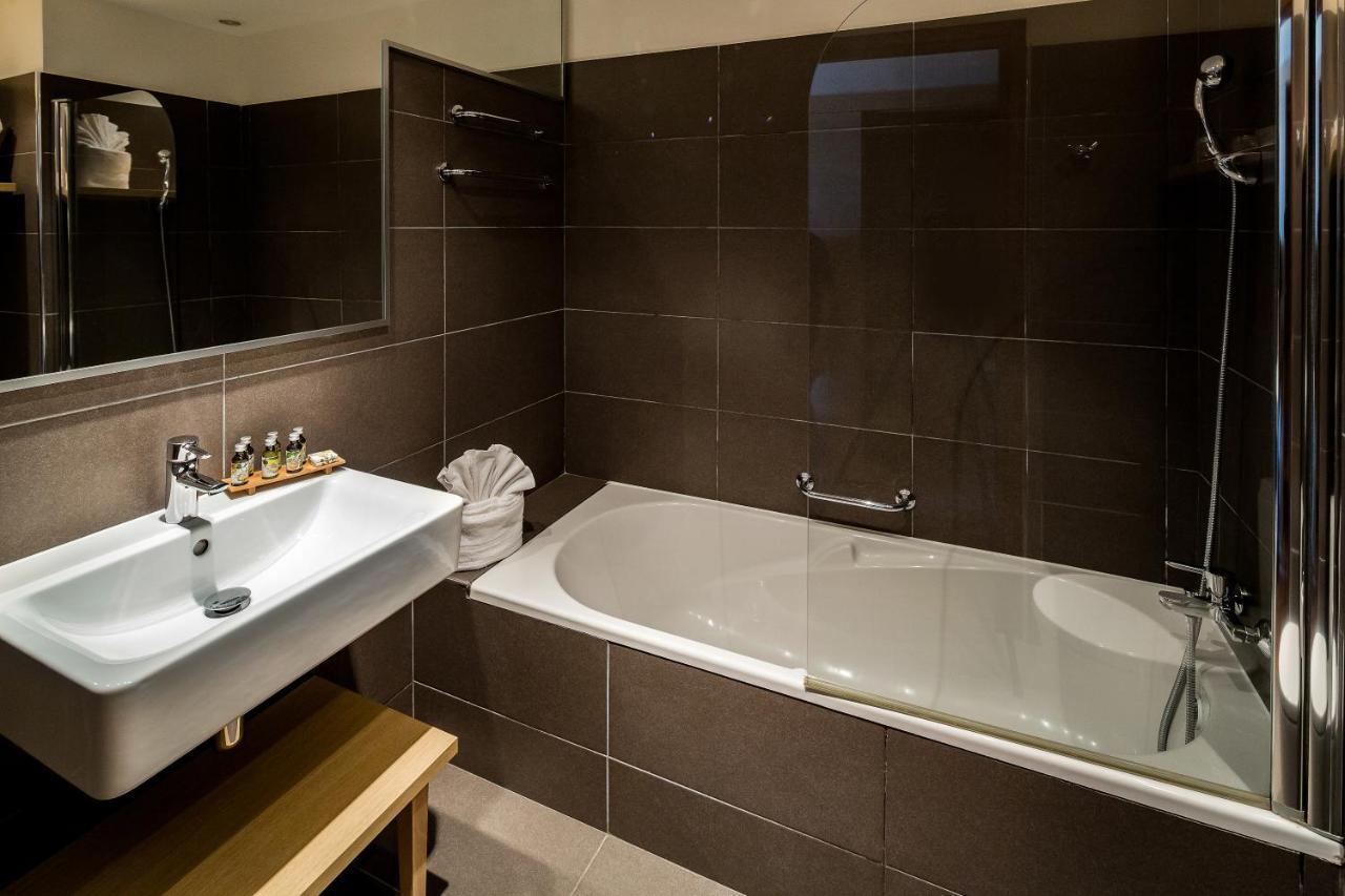 Hotel Helios & Spa - Ile Des Embiez Сикс-Фор-ле-Плаж Екстериор снимка