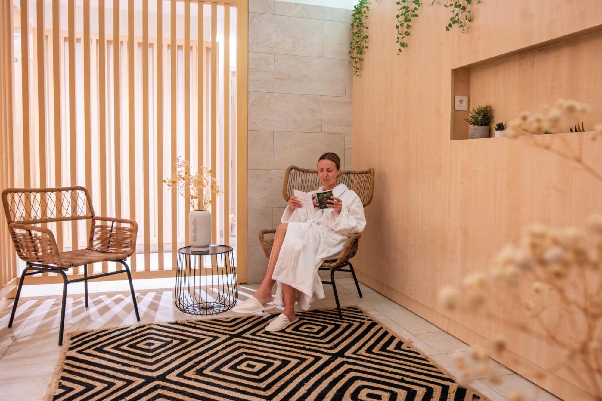 Hotel Helios & Spa - Ile Des Embiez Сикс-Фор-ле-Плаж Екстериор снимка