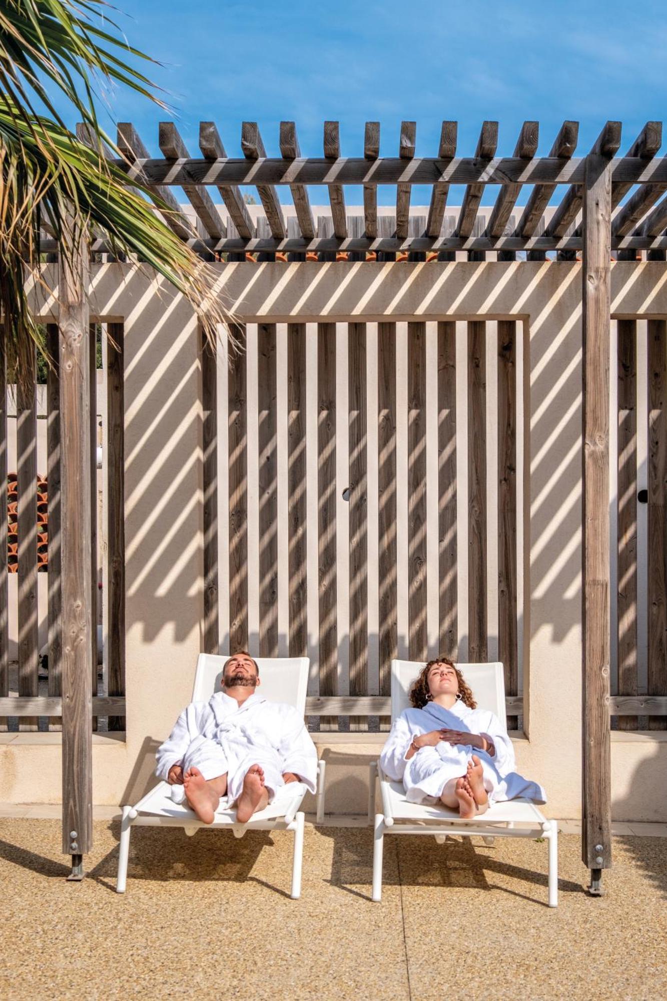 Hotel Helios & Spa - Ile Des Embiez Сикс-Фор-ле-Плаж Екстериор снимка