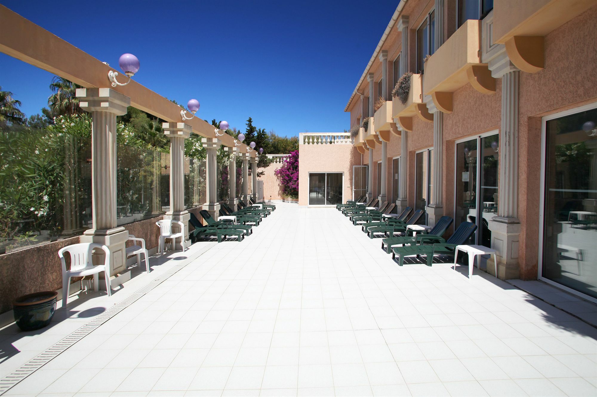 Hotel Helios & Spa - Ile Des Embiez Сикс-Фор-ле-Плаж Екстериор снимка